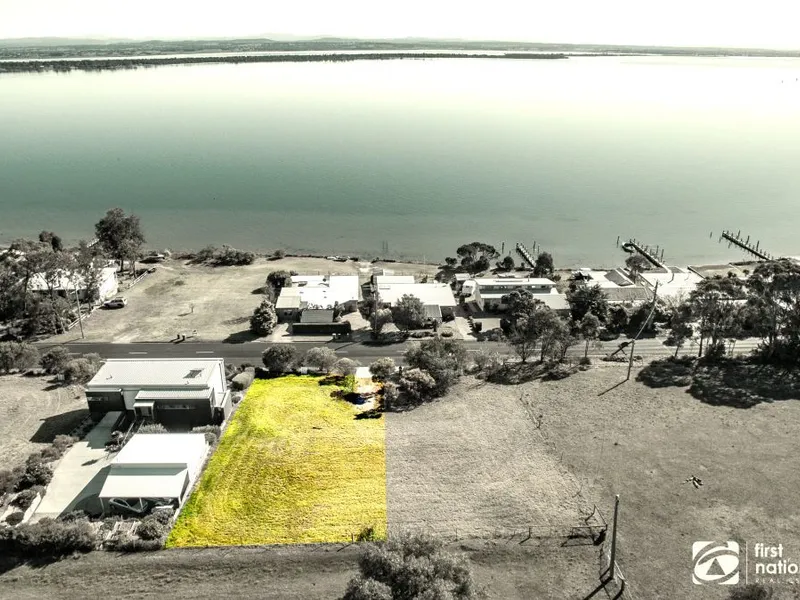 EXPANSIVE WATERVIEWS