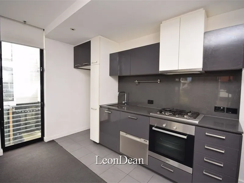 Spacious 2 Bedroom Apartment with Great Location!