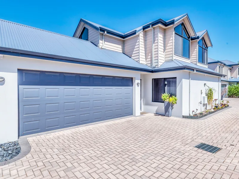 Beautifully Presented 3x2x2 Townhouse - Gated Complex