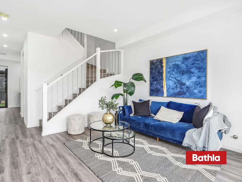 Charming & Cozy Brand New Townhome in the Heart of Marsden Park!