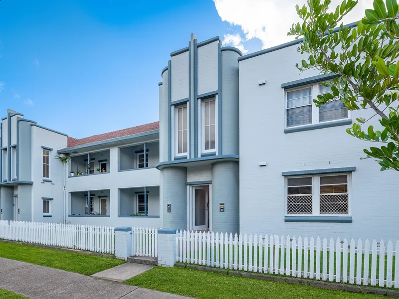 Spacious Two Bedder Steps from Darby Street