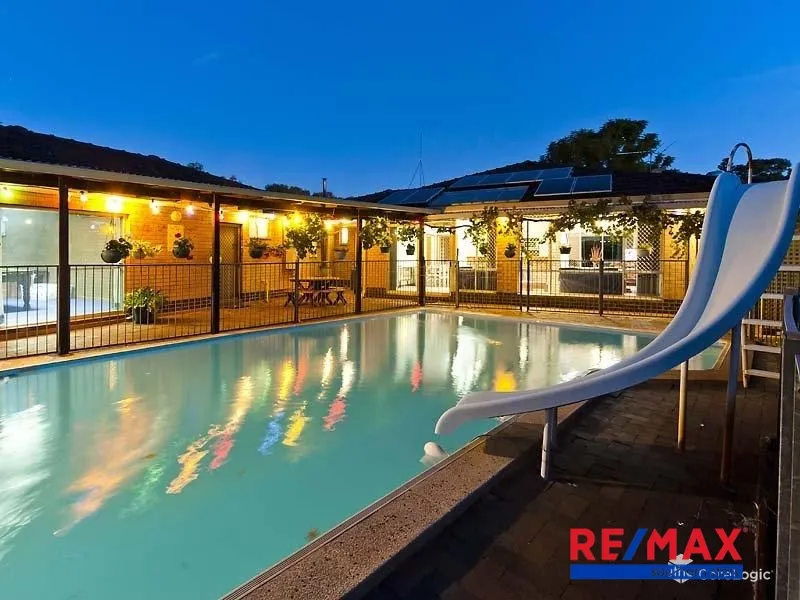 Large Family Home With Pool - Great Location !