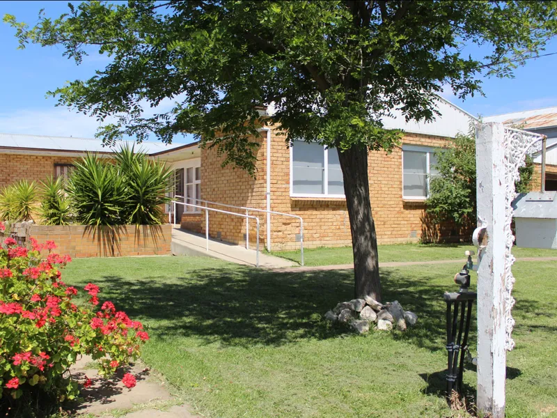 Classic Suburban Brick Veneer!