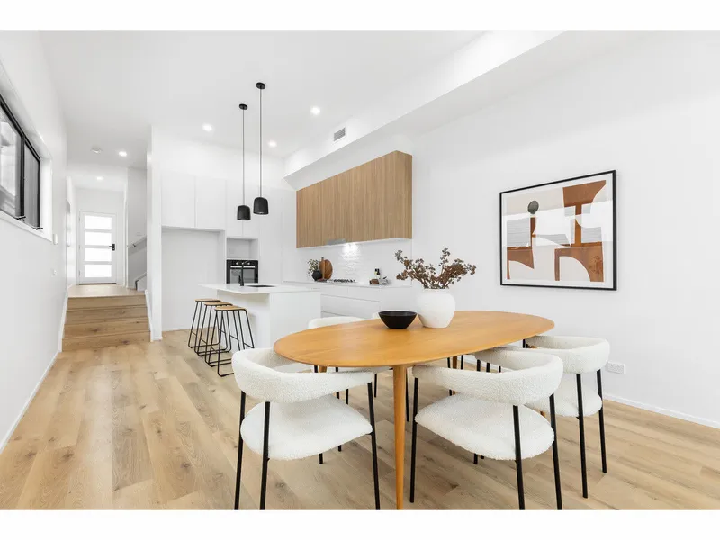 MODERN LUXURY LIVING - SPACIOUS 3 BED, 2 BATH IN SOUGHT-AFTER LAMBTON