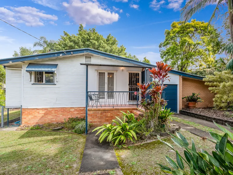 Prime Lot and Potential Close to Schools, Parks and Shops