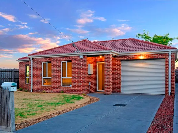 Beautifully Presented Villa Residence!