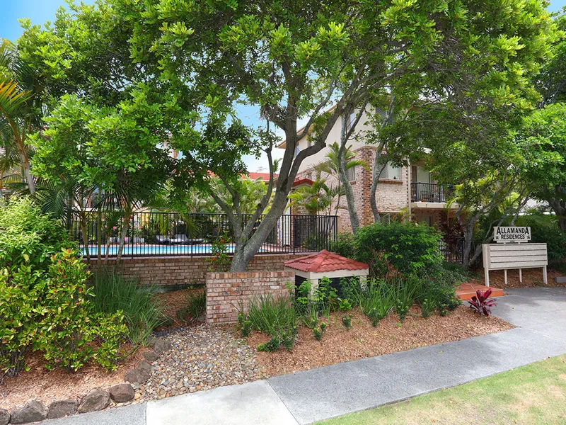 One Bedroom Apartment - Central Location