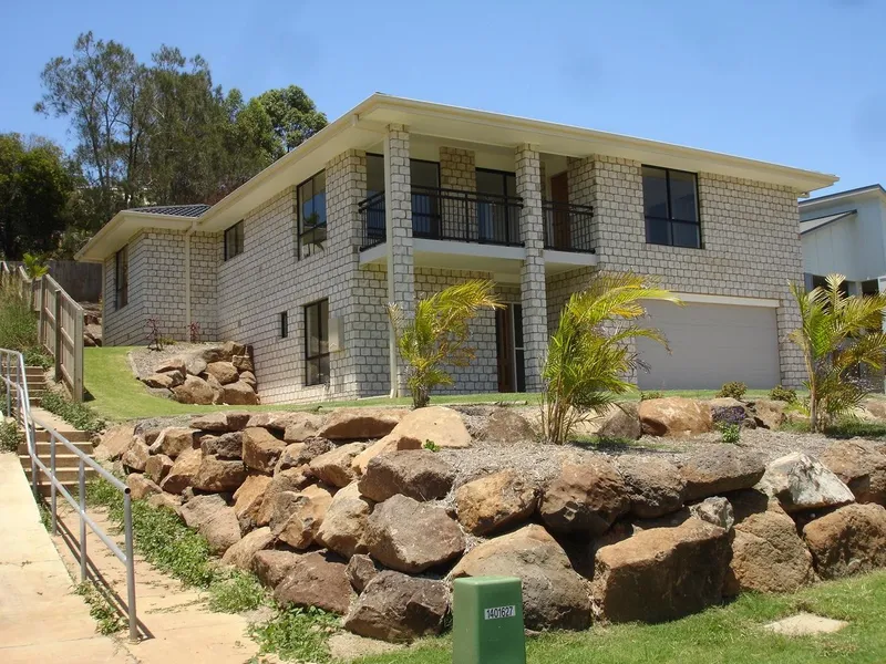 Low Maintenance Large Family Home in Carrara