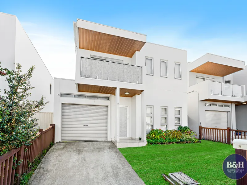 Premium Executive 5 Bedroom Living! North Facing! Plenty of Sunlight!