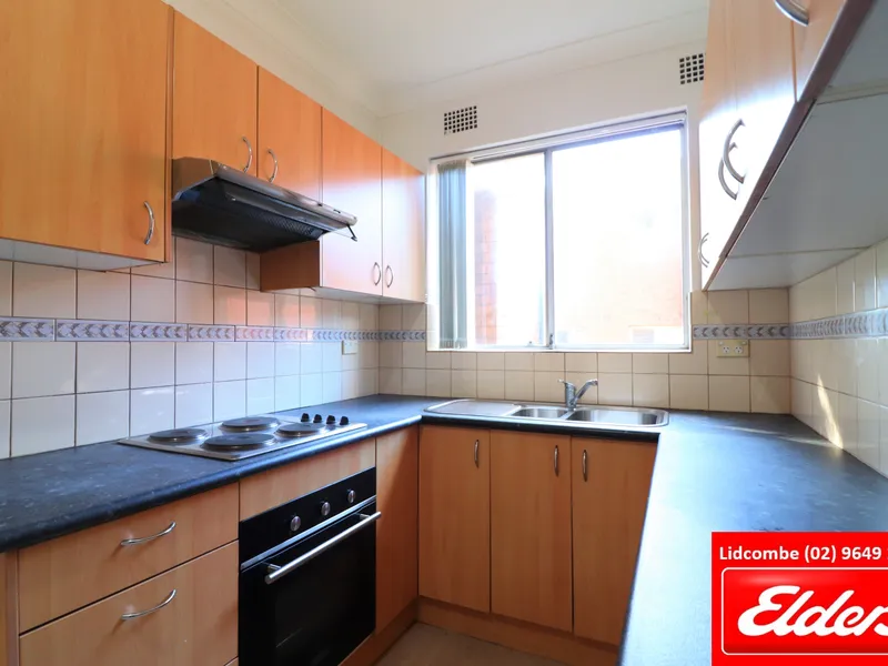 2 BEDROOM APARTMENT, JUST FEW MINUTES WALK TO HARRIS PARK STATION & SHOPS