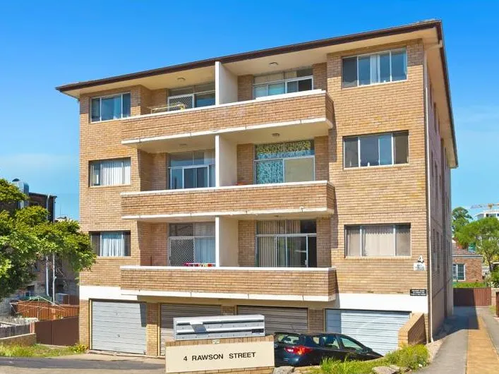 Well Presented Two Bedroom Apartment
