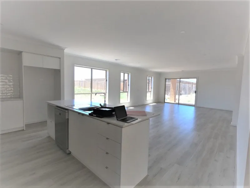 STUNNING 4 BEDROOM HOME