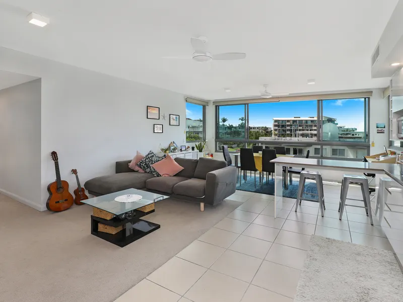 NOVA ON DOUGLAS - CONTEMPORARY COASTAL LIVING!