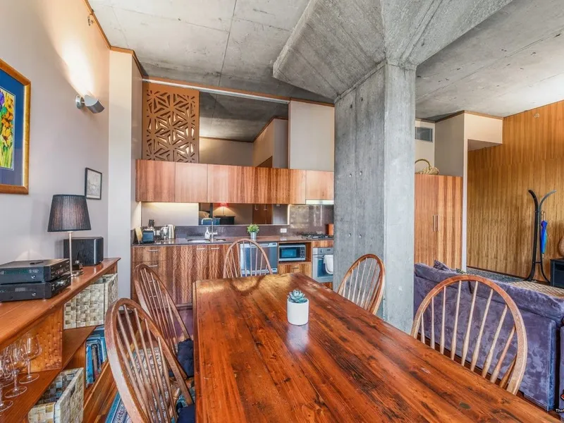 UNIQUE WAREHOUSE CONVERSION APARTMENT