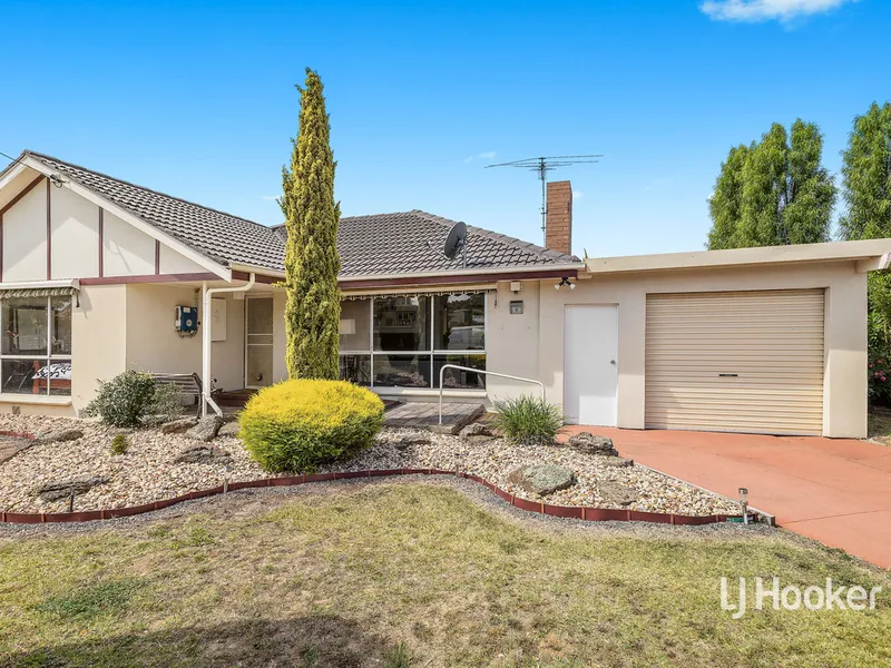 Time to Sell the Car! Approximately 600 meters from Hoppers Crossing Station