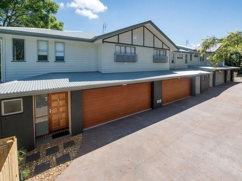 Ultra-Modern Townhouse with Luxury Finishes!
