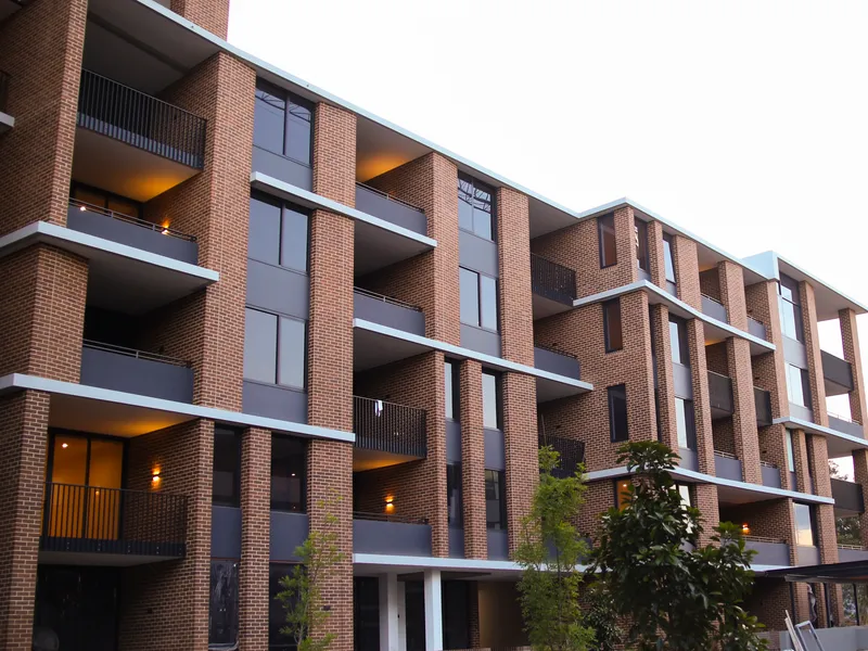 As New 1 bedroom luxury apartment on Panther's doorstep.