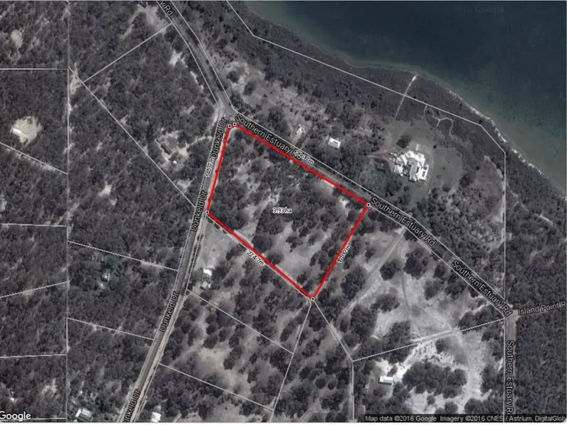 A rare opportunity to purchase 3.9 hectares overlooking the Harvey Estuary