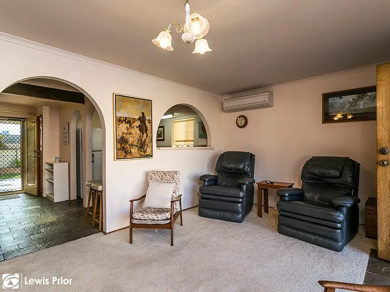 Furnished Townhouse Located Close to all Amenities 