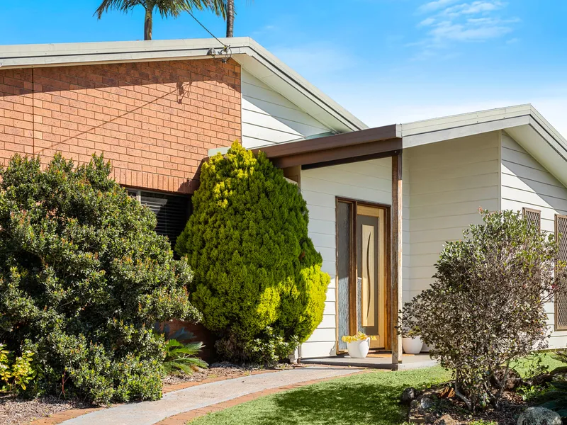 Impressive 4 bedroom home - Centenary Heights!