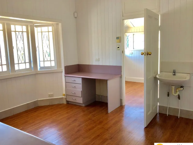 Spacious Furnished Double Room Rent Includes Electricity, Wi Fi and Water – So Close to Everything!