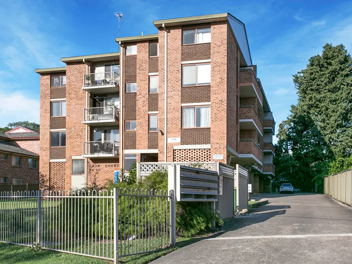 2 BEDROOM UNIT IN PENRITH CBD