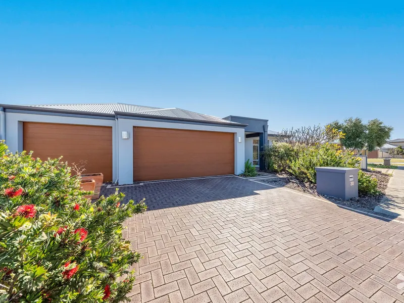 Entertainers Dream with Triple Garage