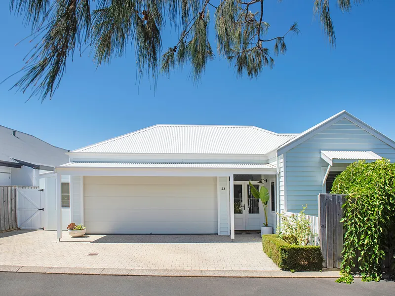 Hampton Style Perfection in a Dress Circle Setting