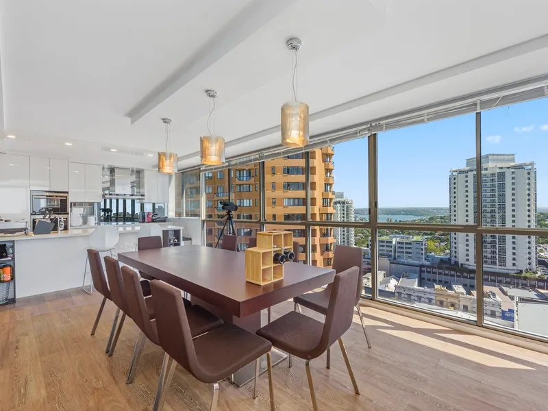 EXECUTIVE STYLE LUXURY PENTHOUSE APARTMENT
