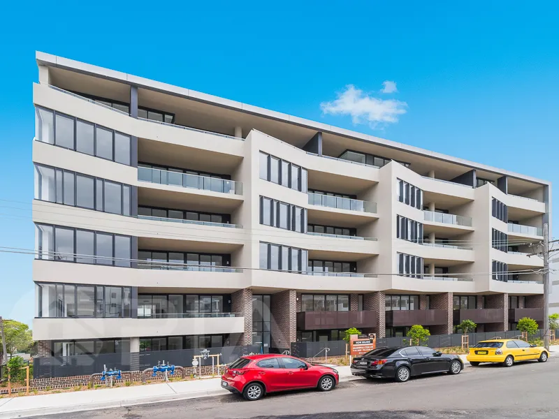 Modern 1 Bedroom Split Level Apartment Available For Lease!!