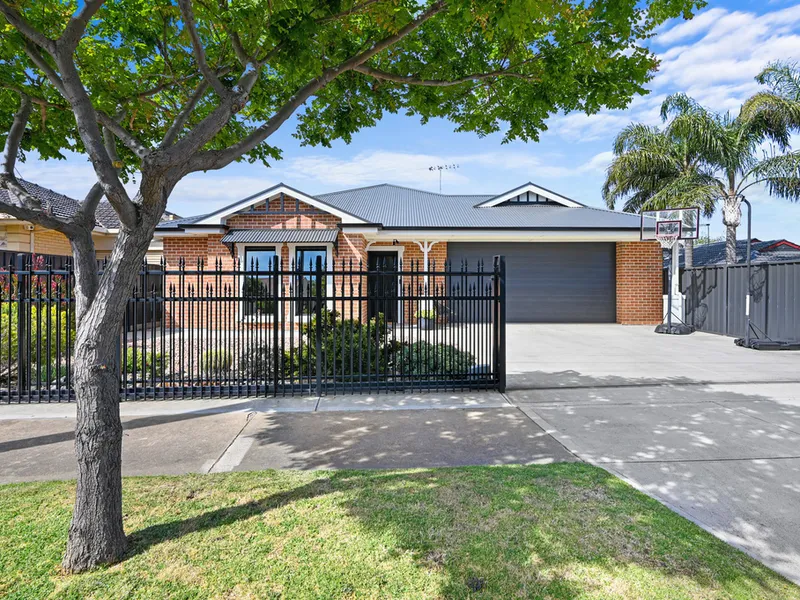 Immaculate executive 4 bedroom Family home