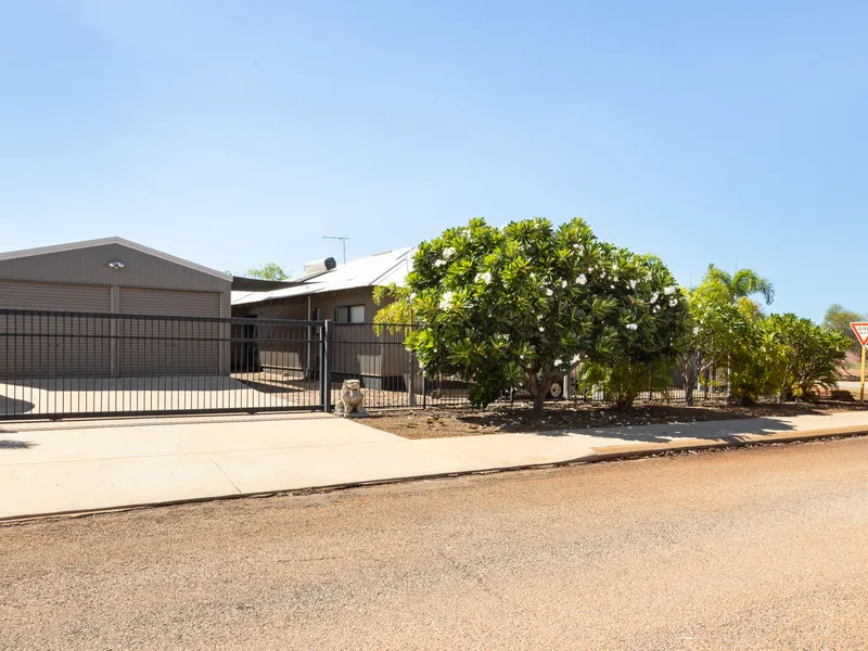 Family Home with HUGE Shed & Studio Apartment