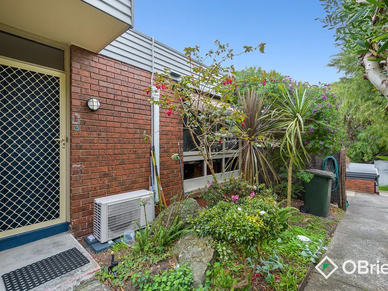 2BR unit, moments to the beach or CBD and perfect for investors, 1st home buyers or downsizers