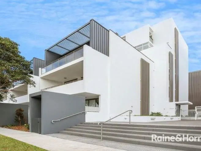 As New One Bedroom Plus Study Garden Apartment