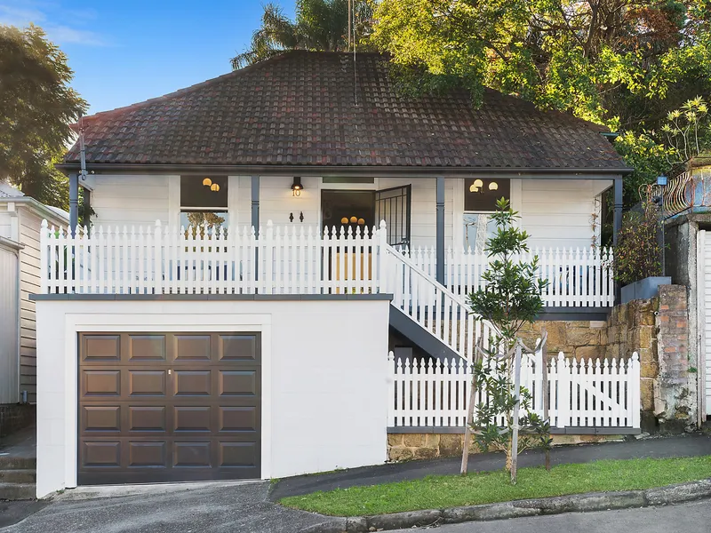 A sensitive renovation for an idyllic urban lifestyle