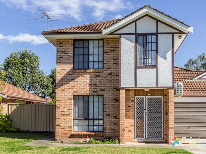 Large townhouse -new paint & flooring