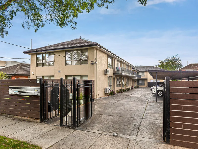 Light Filled Living in Lifestyle Location