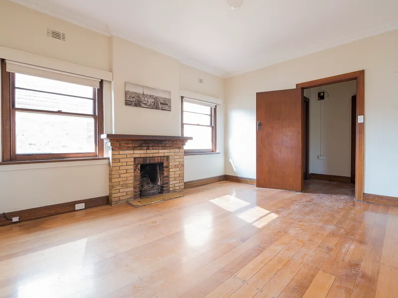 Charming Renovated Two Bedroom Apartment