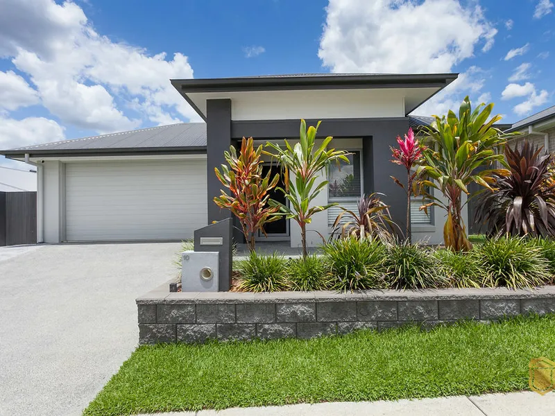 FEATURE PACKED EXECUTIVE STYLE HOME IN RIPLEY-LOCATION! LEISURE! LOCATION!