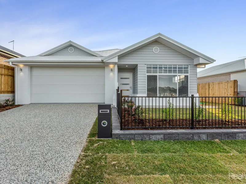 STYLISH HOME IN GRIFFIN WITH SOLAR