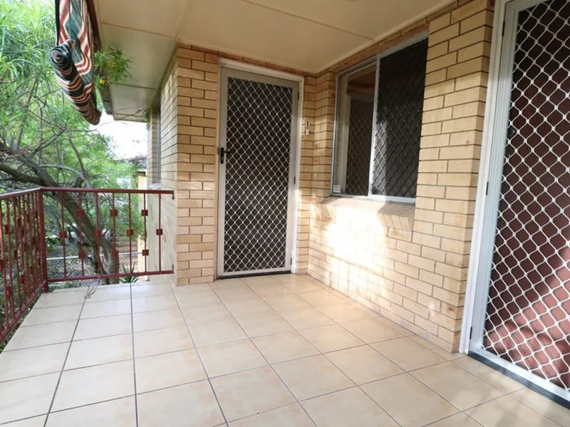 Lovely 2 Bedroom Air-conditioned Unit!