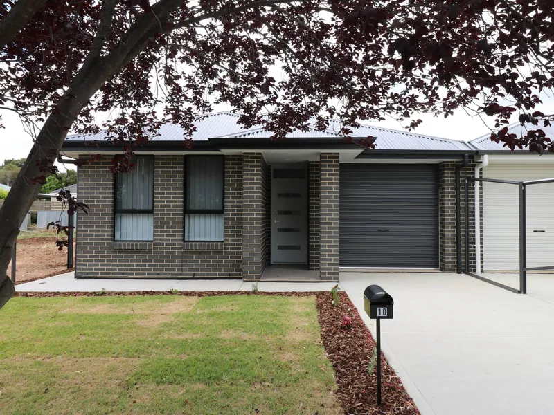 Brand New Modern Home Located in Modbury!