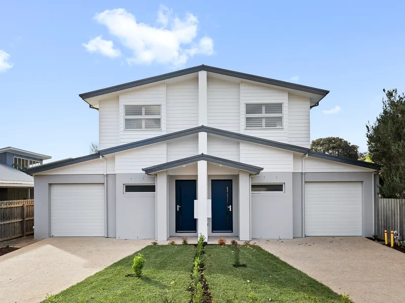 Near New Townhouse in Court Location!