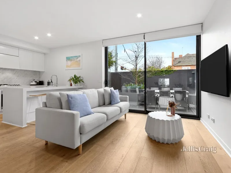 Garden serenity with urban convenience