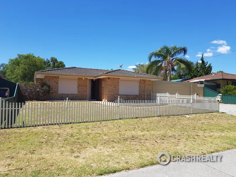 3x1 House in Seville Grove with Alfresco.