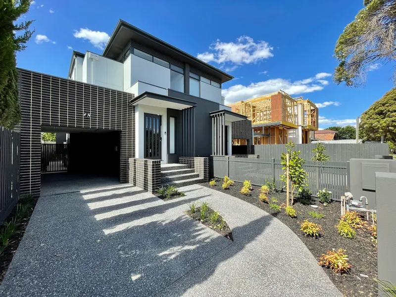 BEAUTIFUL & BRAND NEW FOUR BEDROOM TOWNHOUSE | HODGES CAULFIELD