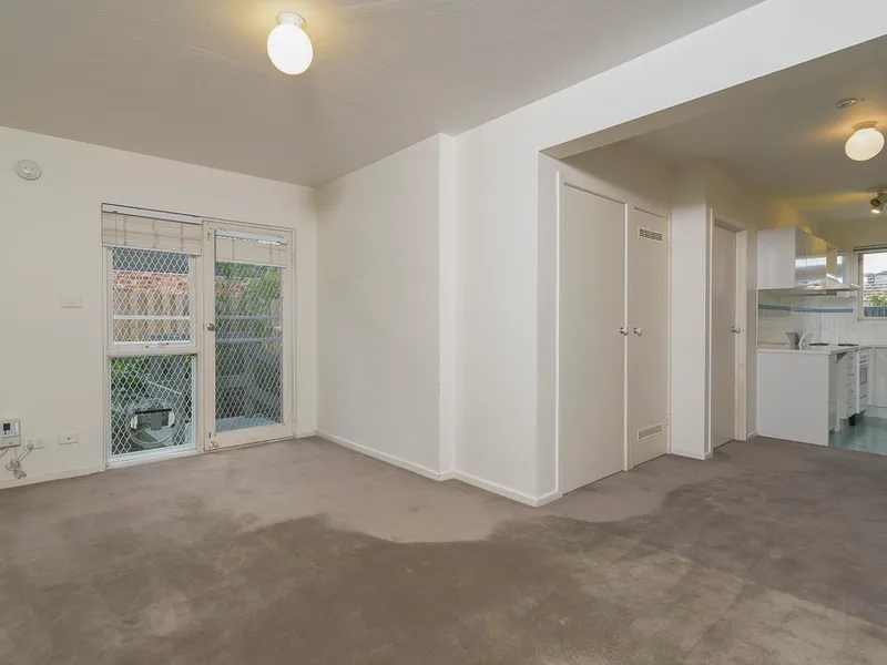 Apartment with courtyard space!