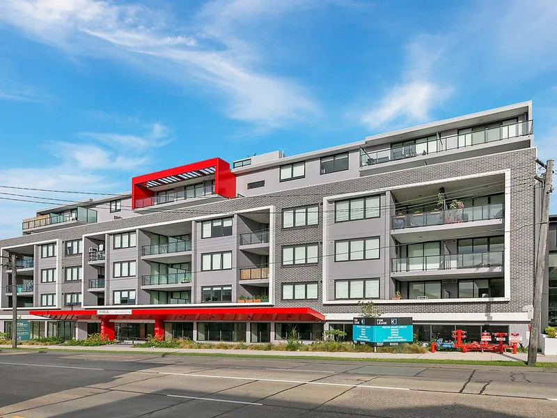 Near New 3 bedrooms for rent, quiet street facing.