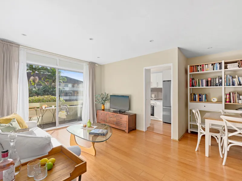 North Facing Stunner Moments to the Beach