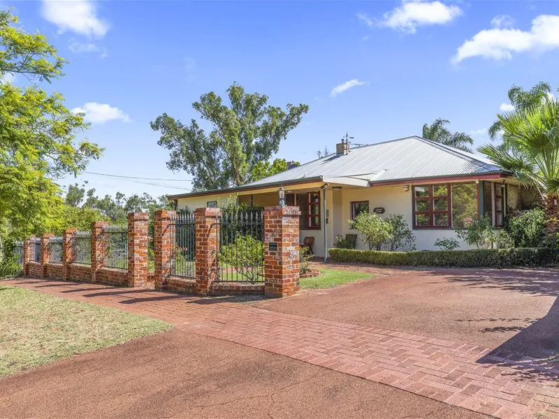CUTE AS A BUTTON COTTAGE C1892 Fabulous LOCATION, LOCATION ! opposite Kings Meadow and large block with sparkling pool Heritage Listed gem